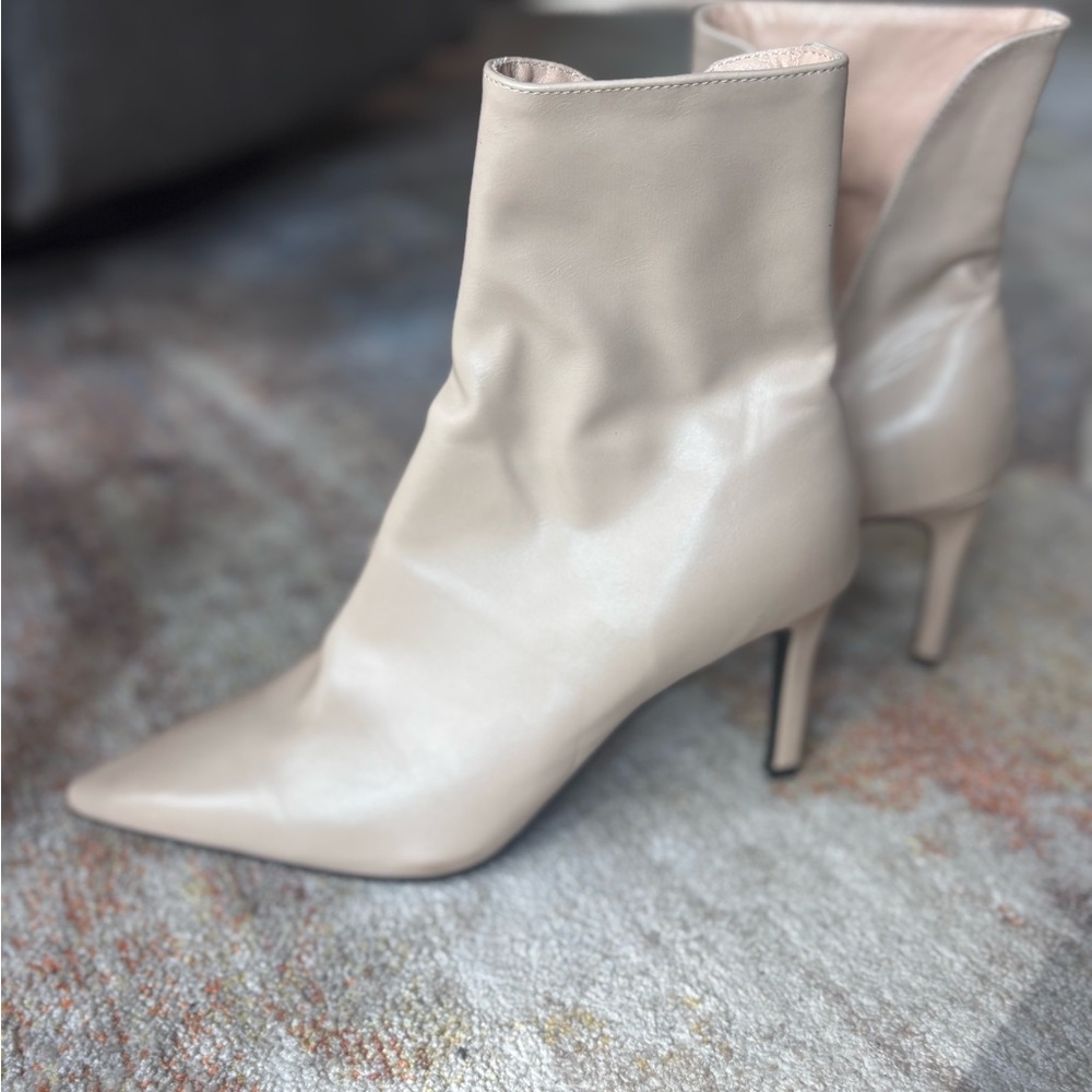 Mansikshu Beige Ankle Boots